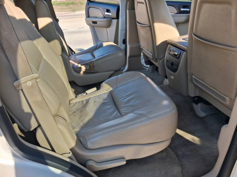 Additional photo of vehicle.