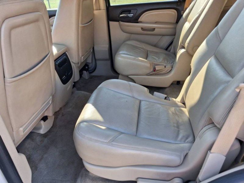 Additional photo of vehicle.