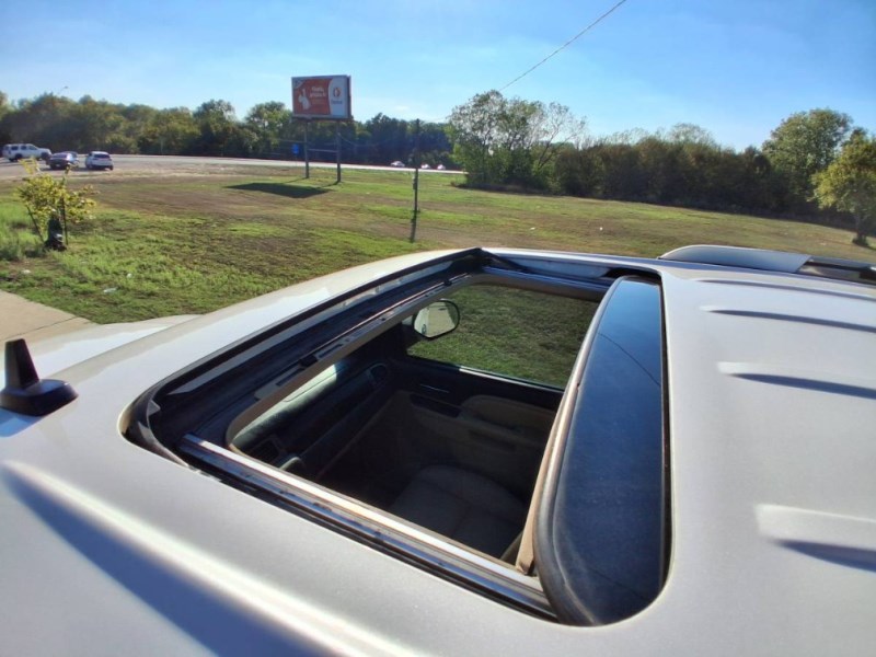 Additional photo of vehicle.