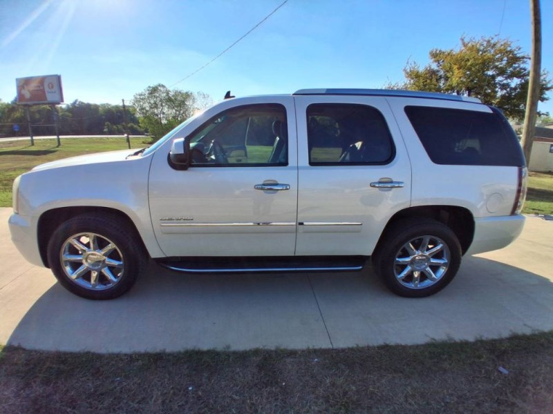 Additional photo of vehicle.