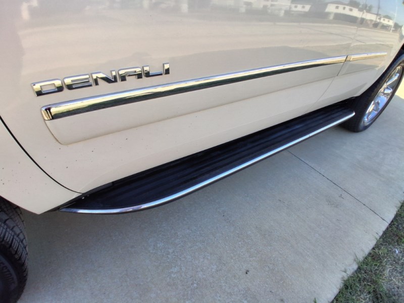 Additional photo of vehicle.