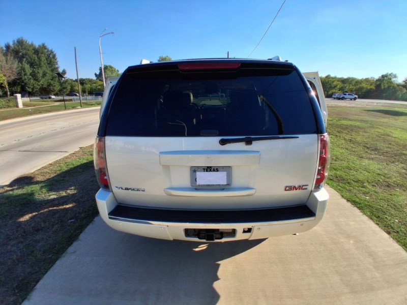 Additional photo of vehicle.