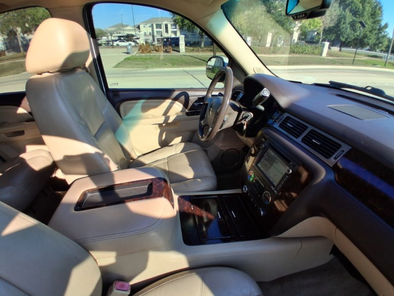 Additional photo of vehicle.