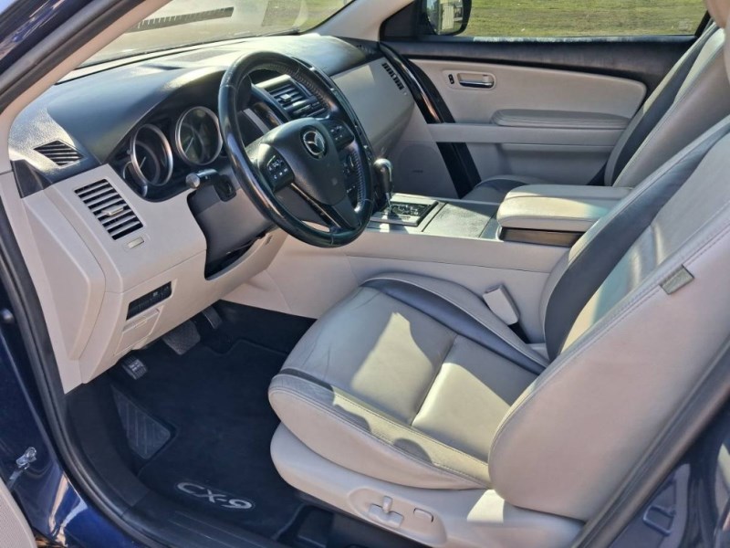 Additional photo of vehicle.