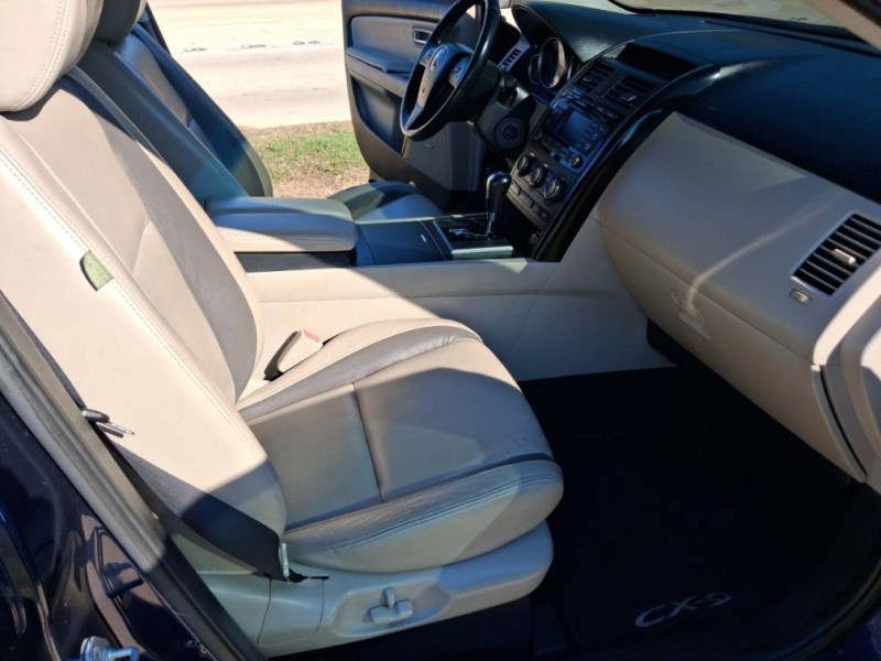 Additional photo of vehicle.