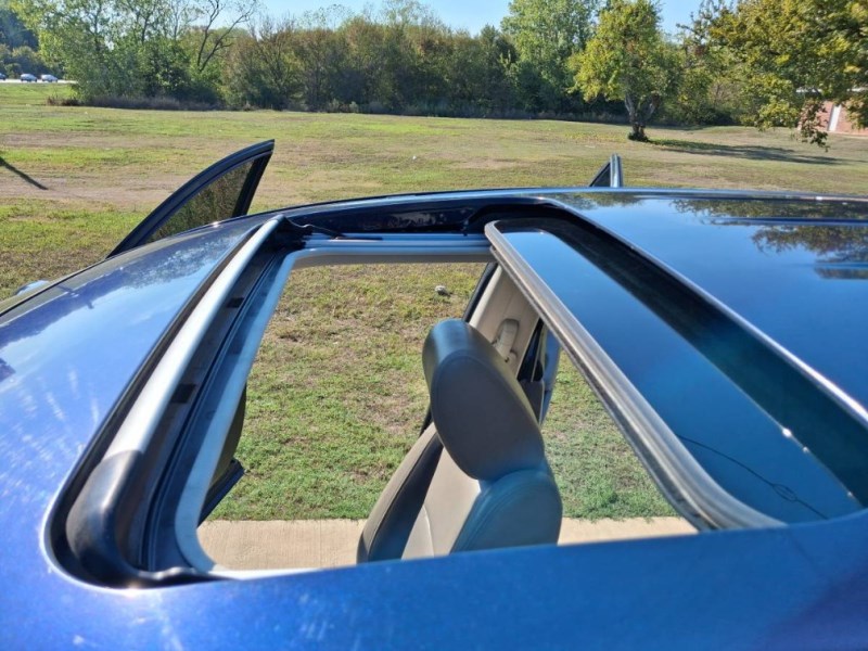 Additional photo of vehicle.