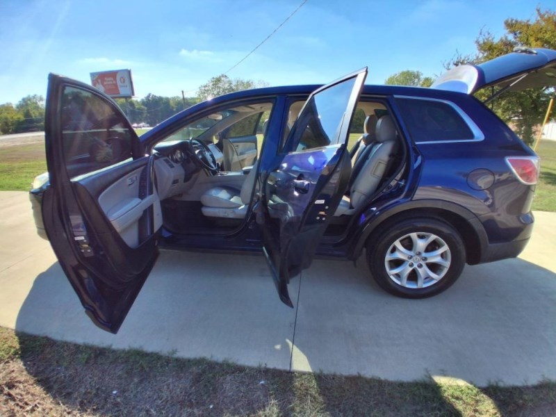 Additional photo of vehicle.