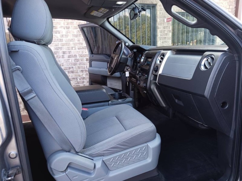 Additional photo of vehicle.