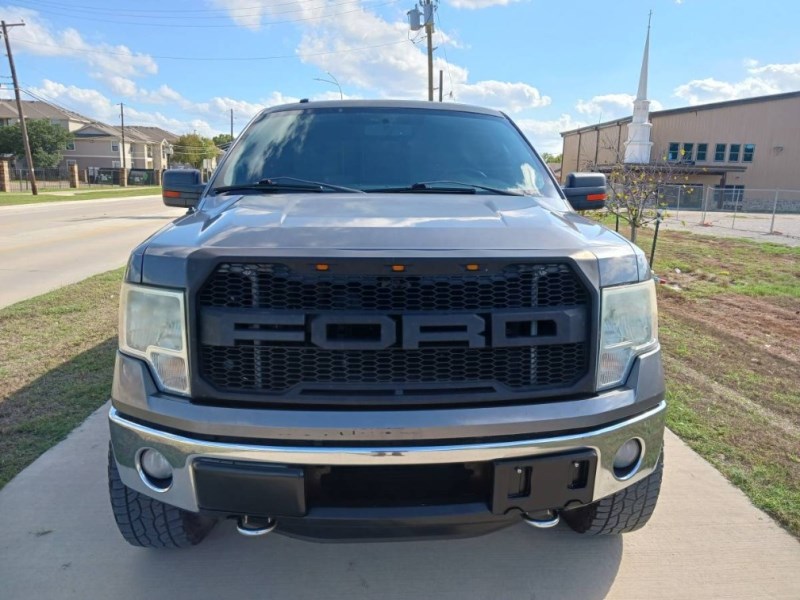 Additional photo of vehicle.
