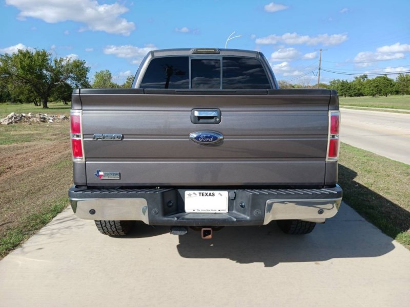 Additional photo of vehicle.
