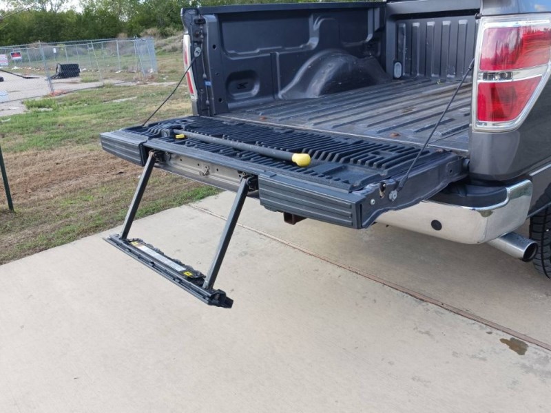 Additional photo of vehicle.