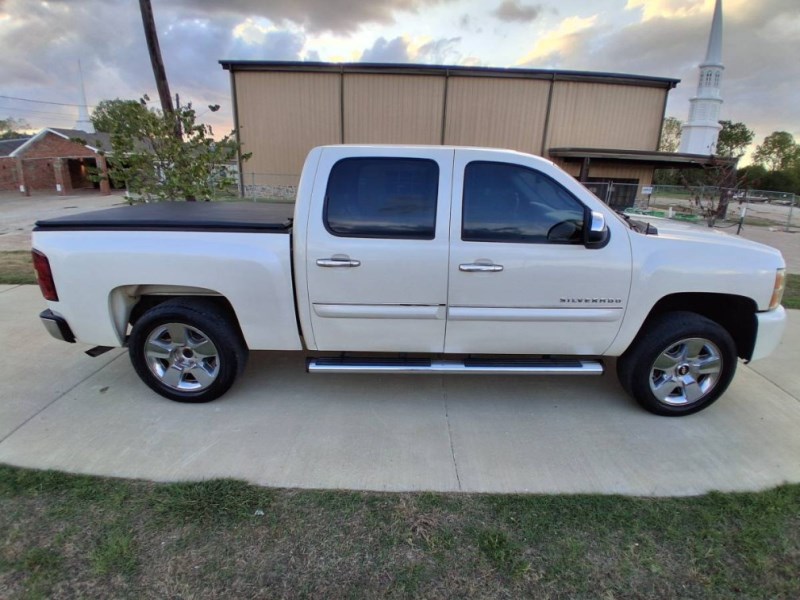 Additional photo of vehicle.