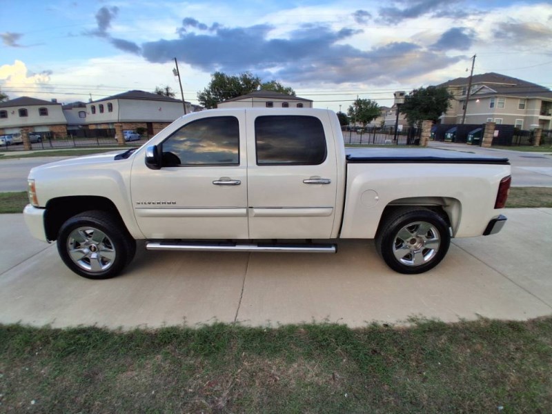 Additional photo of vehicle.