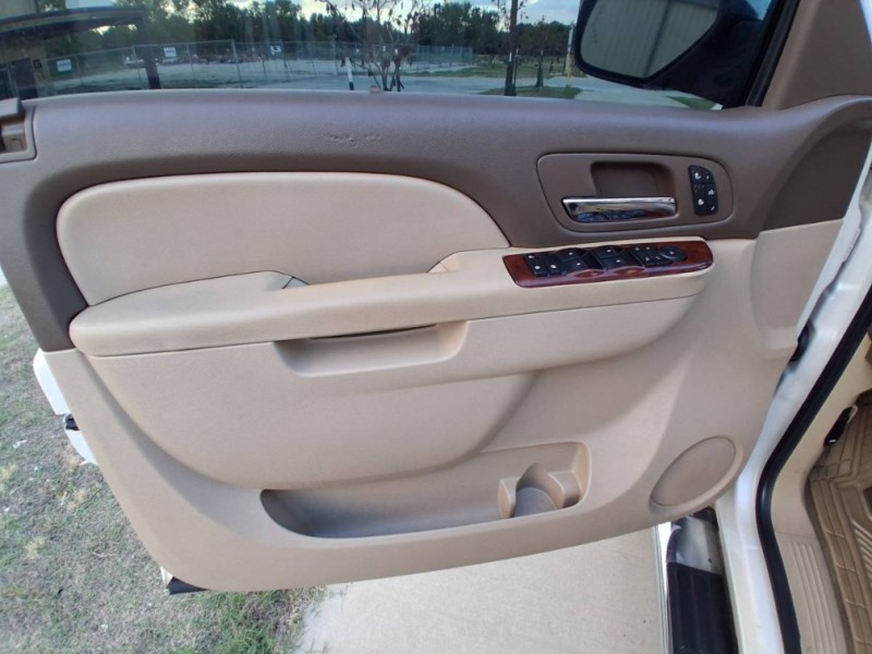Additional photo of vehicle.