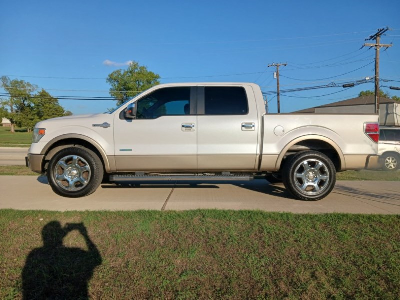 Additional photo of vehicle.