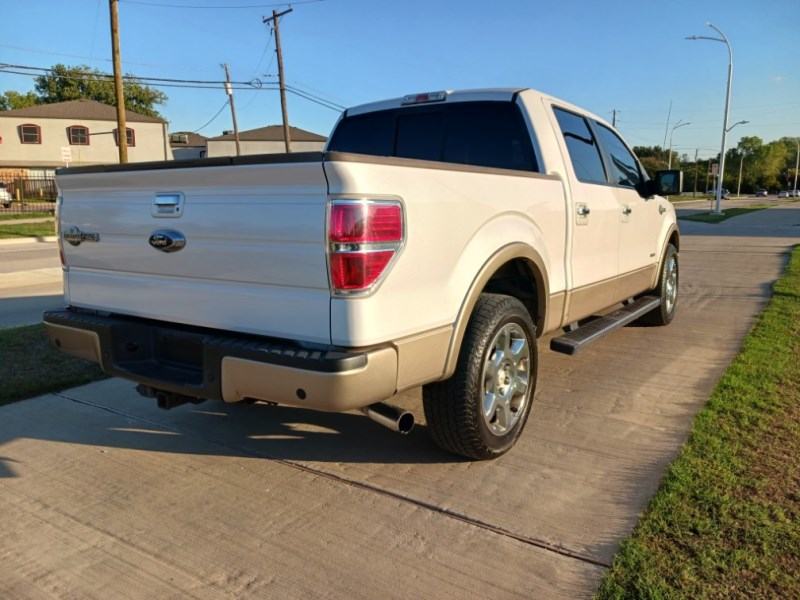 Additional photo of vehicle.