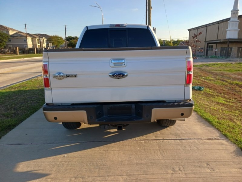 Additional photo of vehicle.
