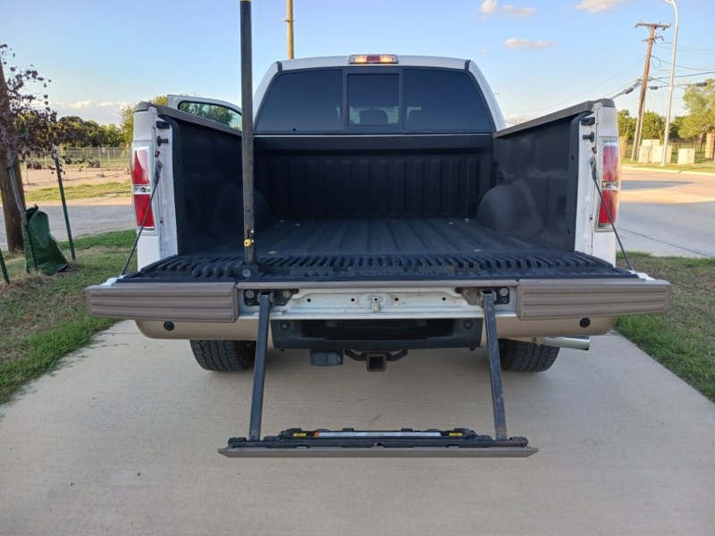 Additional photo of vehicle.