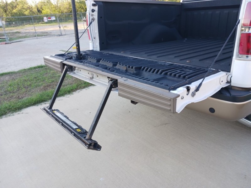 Additional photo of vehicle.