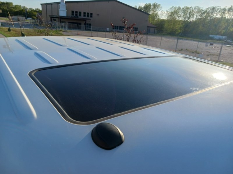 Additional photo of vehicle.