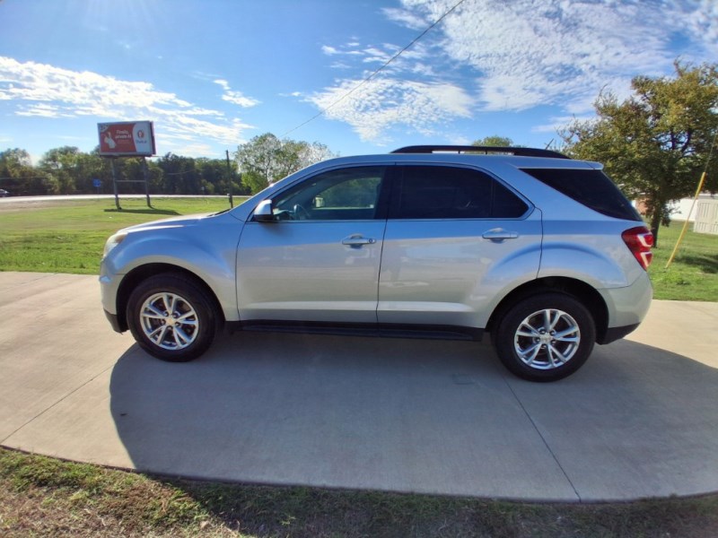 Additional photo of vehicle.