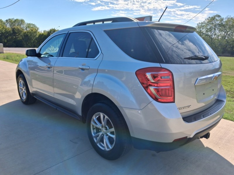 Additional photo of vehicle.