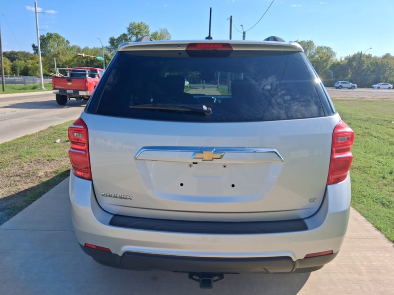 Additional photo of vehicle.