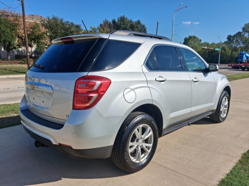 Additional photo of vehicle.