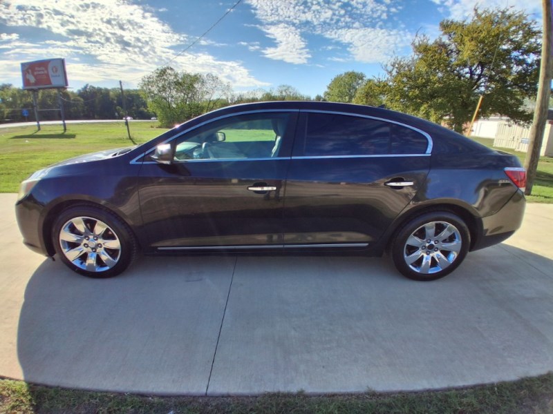 Additional photo of vehicle.