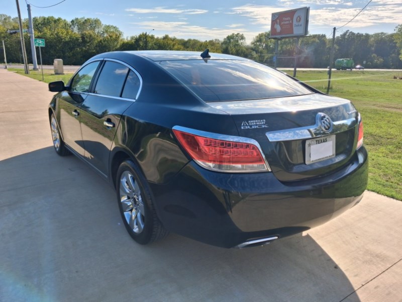 Additional photo of vehicle.