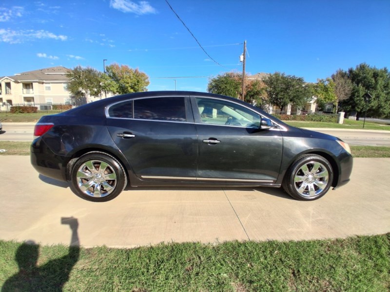 Additional photo of vehicle.
