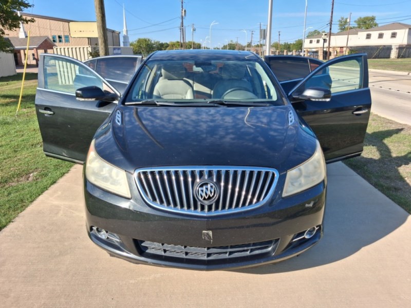 Additional photo of vehicle.