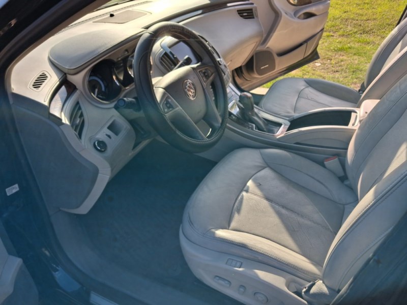 Additional photo of vehicle.