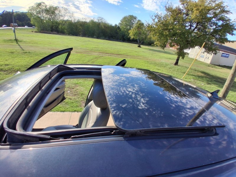 Additional photo of vehicle.