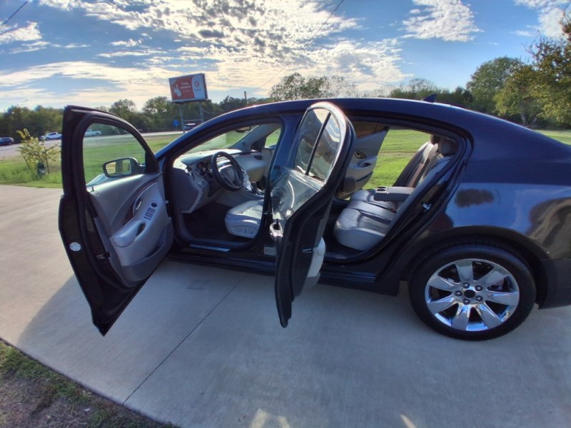 Additional photo of vehicle.