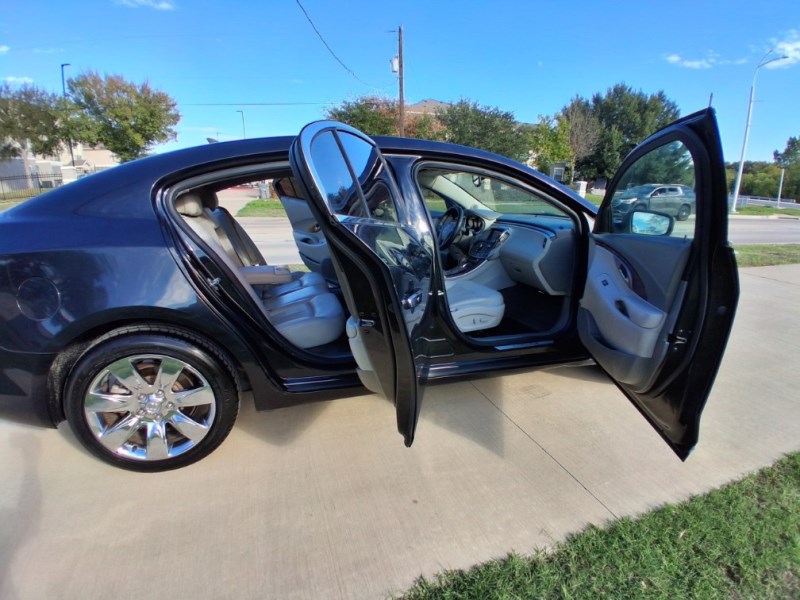 Additional photo of vehicle.