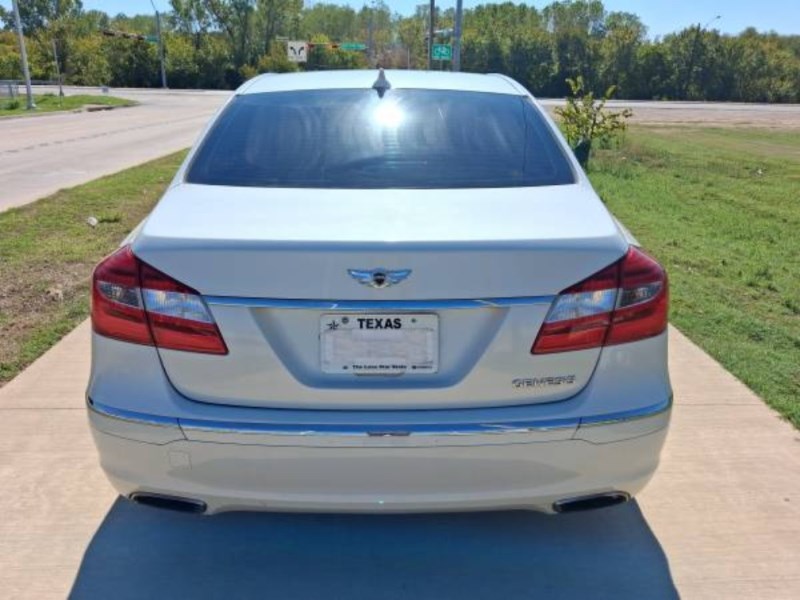 Additional photo of vehicle.