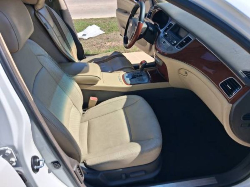 Additional photo of vehicle.