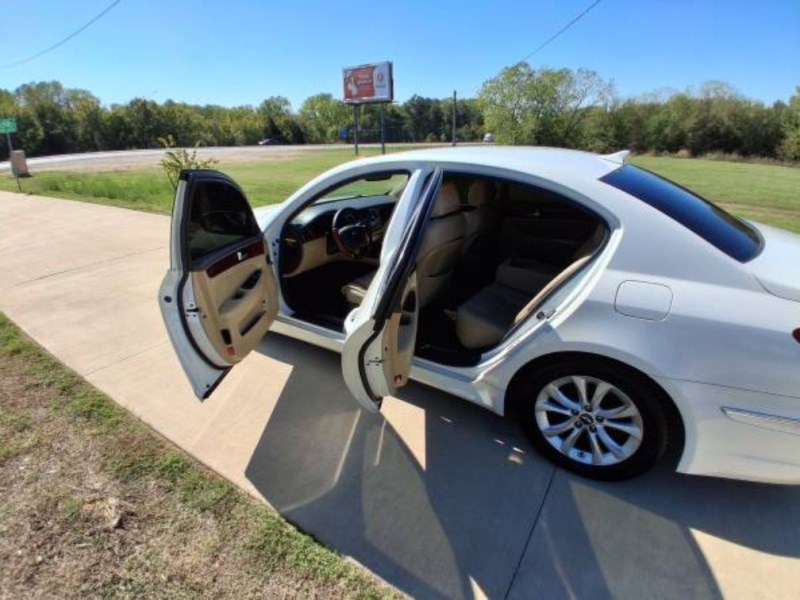Additional photo of vehicle.