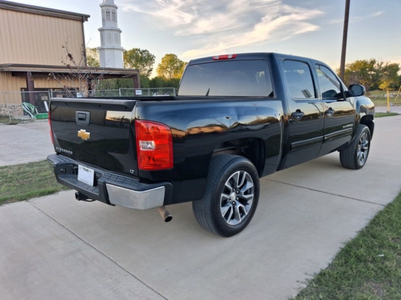 Additional photo of vehicle.