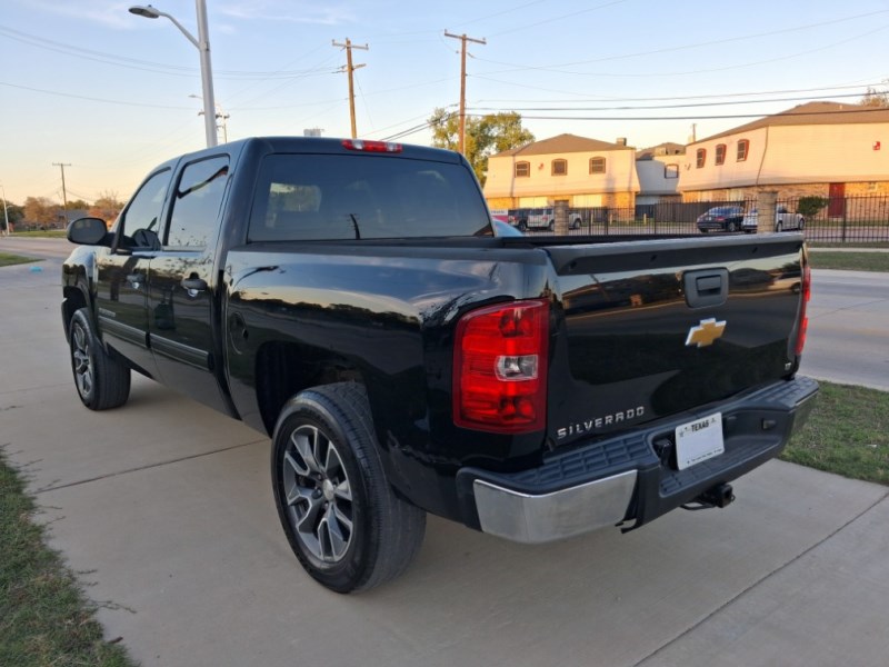 Additional photo of vehicle.