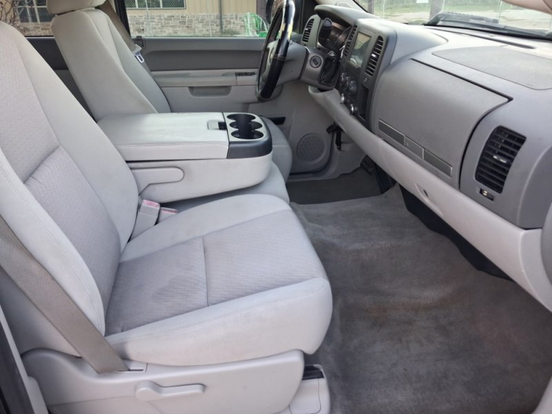 Additional photo of vehicle.