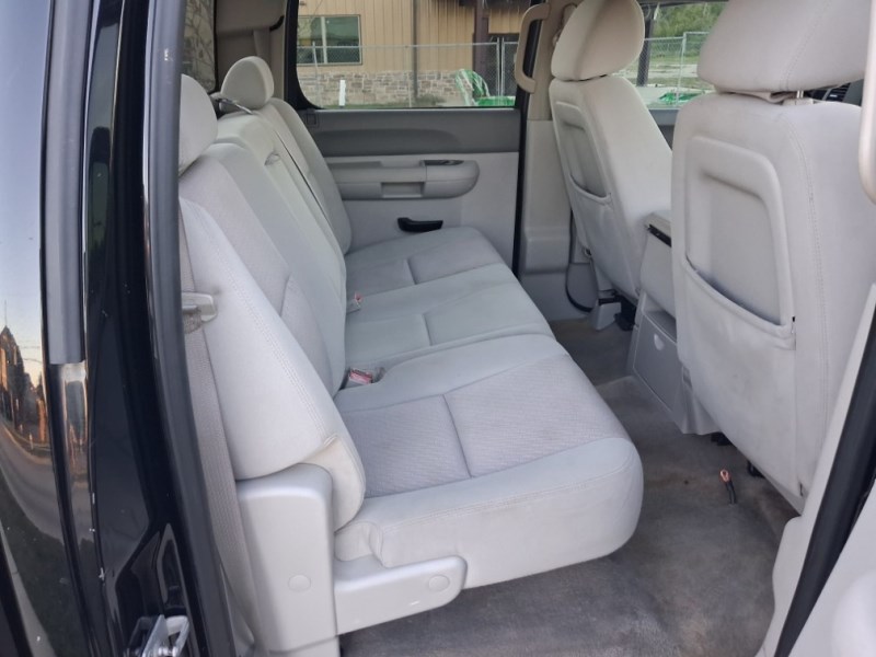 Additional photo of vehicle.