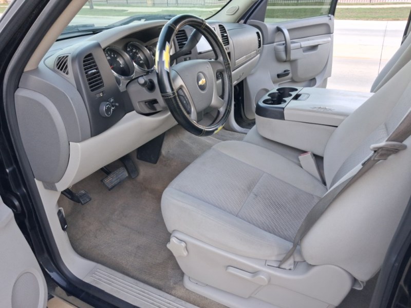 Additional photo of vehicle.