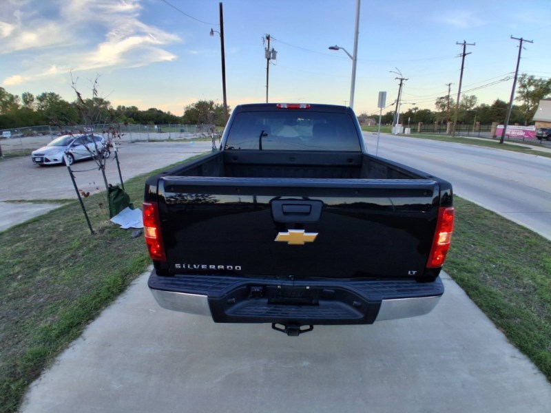 Additional photo of vehicle.
