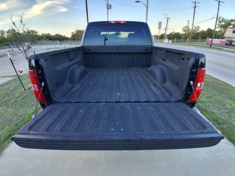 Additional photo of vehicle.