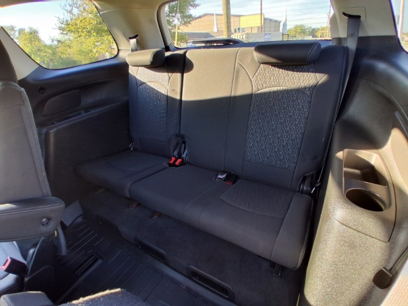 Additional photo of vehicle.