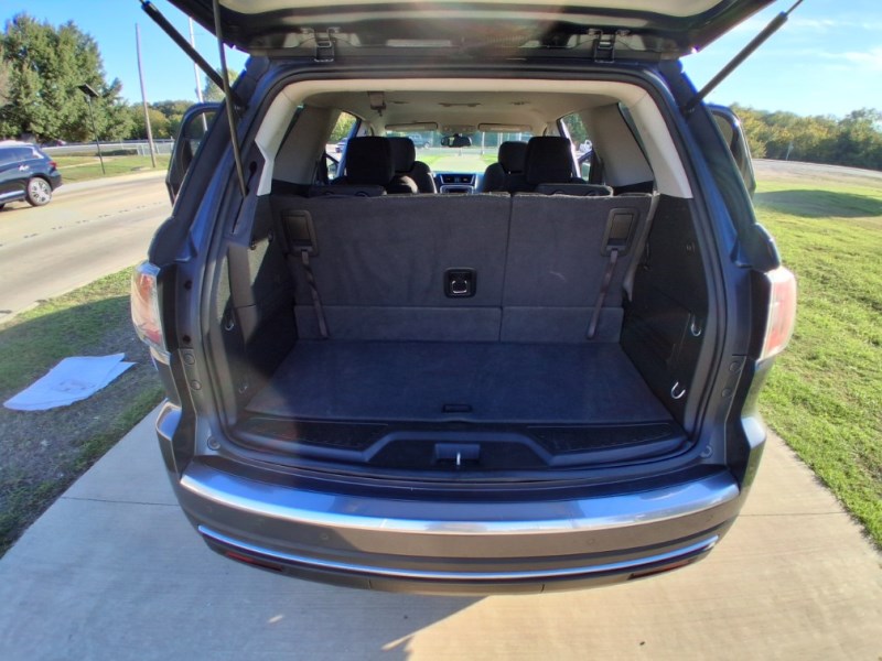 Additional photo of vehicle.