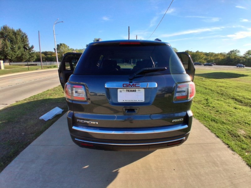 Additional photo of vehicle.