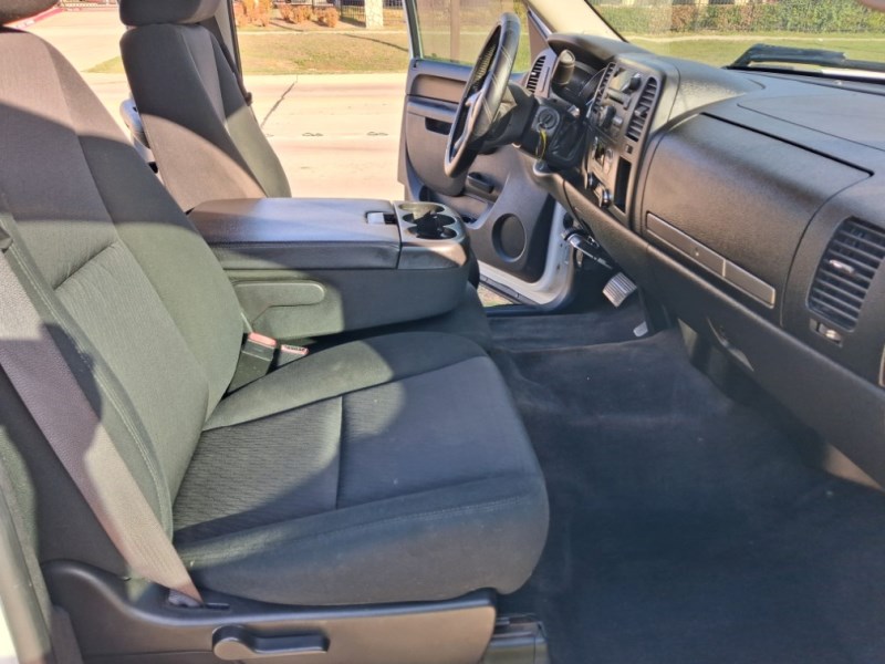 Additional photo of vehicle.